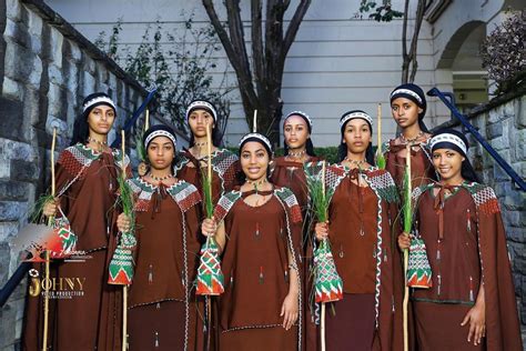Oromo Girls Getting Ready For Irreecha In 2022 Fashion Girl