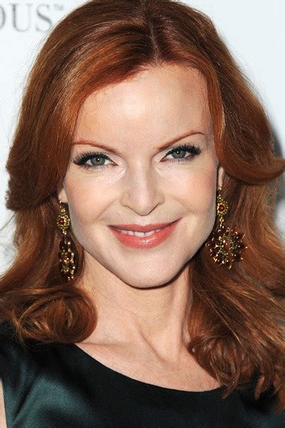 She usually goes for a butter blonde or burnt orange hair color, but this deep rust color brings out the deeper green in her eyes and gives a great red shade for brunettes to try. 100 best Famous People I love images on Pinterest ...