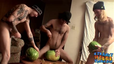 Caras Heterossexuais Tatuados Fodem Melancias At Gozar Redtube
