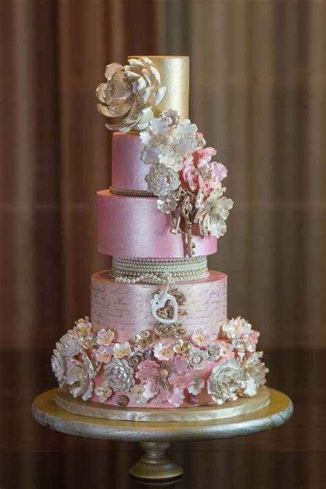Tremendous detail and elegant design add spice and pomp to the wedding table. Amazing Cakes: Munaluchi's Most Beautiful Spring Wedding ...