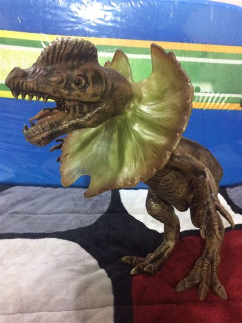 Después de 400 puntos, aparecerán pterodáctilos, y alrededor de 700 en el juego, caerá la noche. Dinosaurio Dilophosaurus 40cm Alto Super Resistente Vinil ...