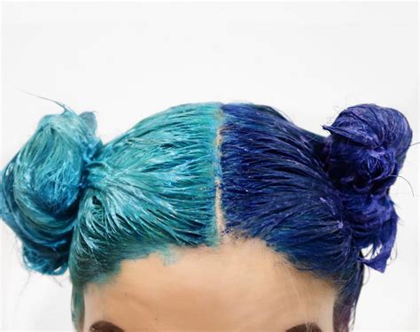 To split color your hair the right way, you need to know how to prepare, choose your colors, part your hair, color, and keep up with the look. HOW TO: SPLIT HAIR DYE - Sophie Hannah