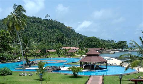 In são tomé e príncipe, exotic birds inhabit tropical jungles on what is one of africa's smallest countries. Hotel in Rolas Islet, Sao Tome? Book at Pestana Equador Website!