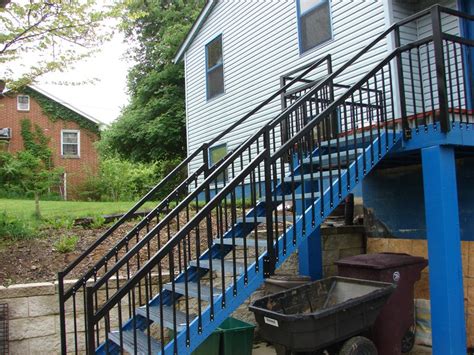 How to build stairs on a deck made of concrete. Outdoor Stair Stringers by Fast-Stairs.com