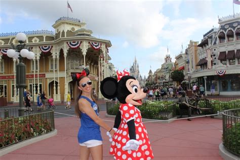 Minnie Mouse Town Square Main Street Usa Magic Kingdom Vacation