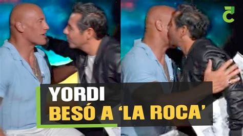 Yordi Rosado Entrevista A La Roca Y Lo Sorprende Con Un Beso