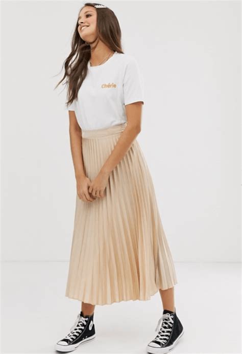 The Skirt You Need In 2020 The Pleated Midi Highway 20 Collective