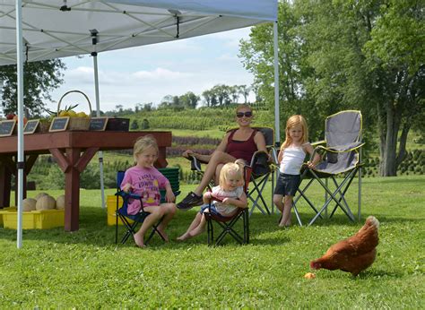 Farmers markets bring to mind images of fresh, colorful, and locally grown produce, handmade a farmers market canopy also needs to be designed to withstand the rigors of frequent setup and. Quik Shade for the Farmers Market | Patio umbrellas ...