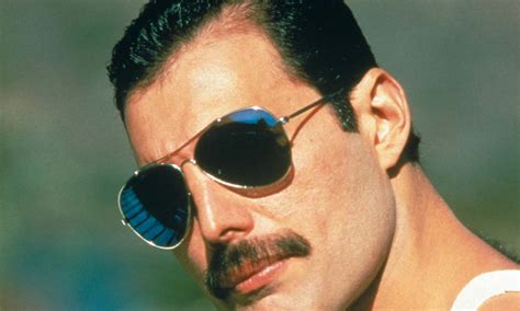 Freddie mercury — слушать песни онлайн. Lanzan video con final feliz de Freddie Mercury en su ...