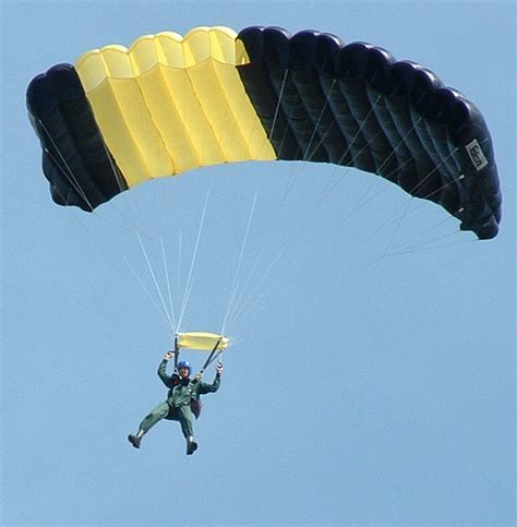 Public Domain Picture | Čeština: Padák typu křídlo. Parachutes of typo
