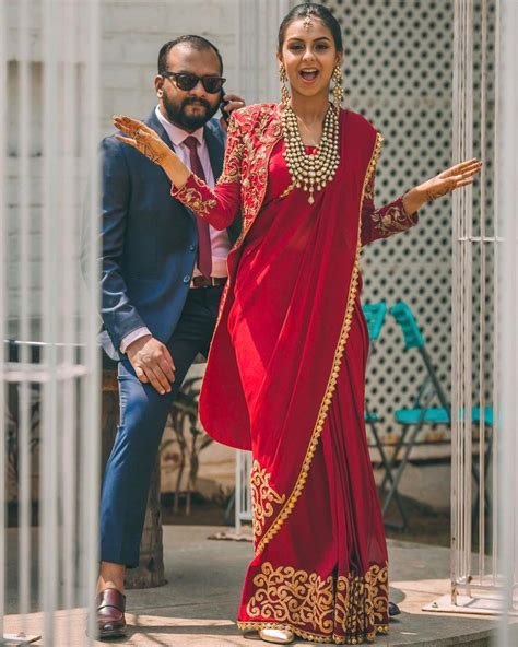 This south indian hairstyle on saree is flawless with attractive ornaments and flowers. 6 Modern Ways To Style Your Traditional Saree! | ShaadiSaga