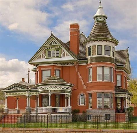 1903 Ferris Mansion For Sale In Rawlins Wyoming — Captivating Houses