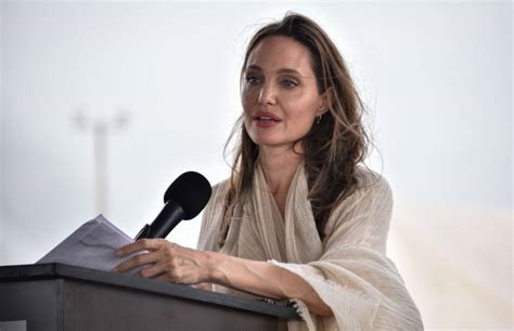 Екатерина ежова 2 августа 2021, 16:05 источник: Angelina Jolie, una confessione molto delicata