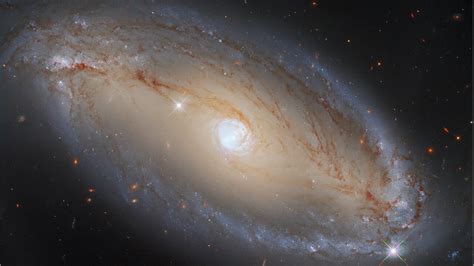 Hubble Telescope Spots Celestial Eye A Galaxy With An Incredibly