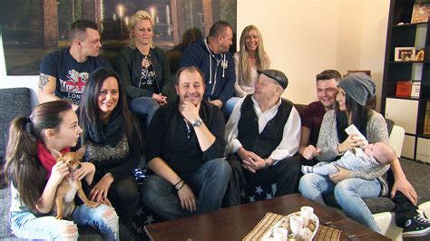 Die traurige meldung erreicht auch weggefährten des kölners, die um willi herren mit ehefrau jasmin jennewein bei der 13. Family Stories 7 Folgen (Die Herrens, Willis wilde Welt ...