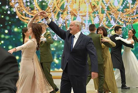 Лукашенко засветился на балу с телеведущей - новости мира