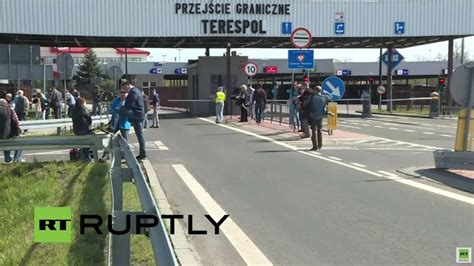 Einreisen dürfen nur personen mit wohnsitz oder aufenthaltsrecht in deutschland und transitpassagiere. Live: Russische Bikergruppe „Nachtwölfe" bereiten sich auf ...
