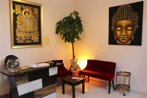 It still hosts 20 or so retreats each year. Stadtzentrum München - Buddha-Haus