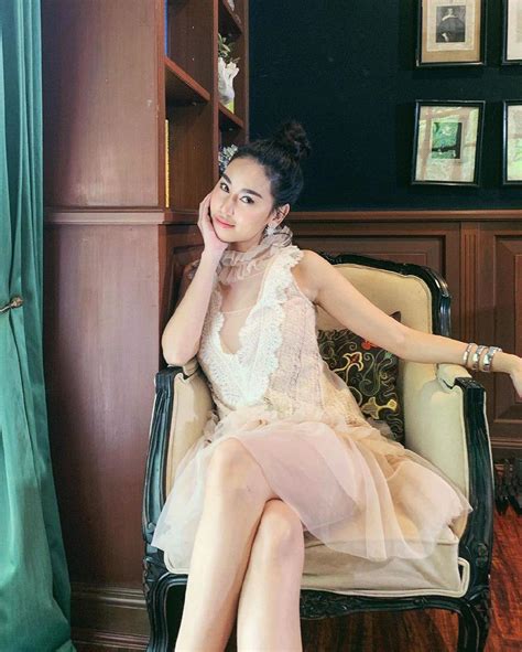 Pimdao's official fanpage instagram : อัลบั้มภาพ ดาว พิมพ์ทอง แฟชั่น แซ่บ ๆ หลากสไตล์ เพราะทุกวันคือรันเวย์
