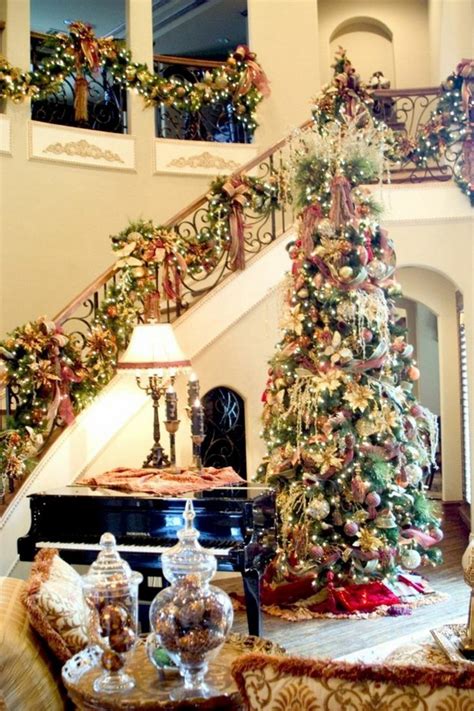 Decorate The Staircase For Christmas 45 Beautiful Ideas