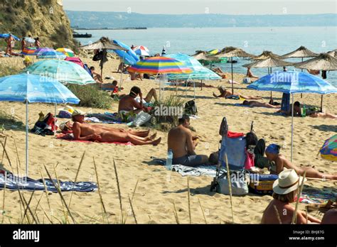 Playa nudista en el Mar Negro Golden Sands Varna Bulgaria Europa Fotografía de stock Alamy