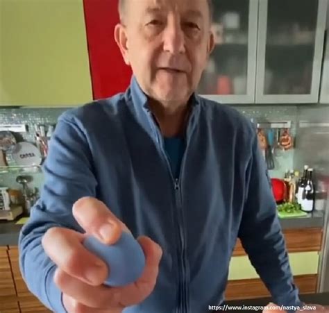 Она стала гостьей программы вечерний ургант. Муж певицы Славы так постарел, что его едва узнали поклонники