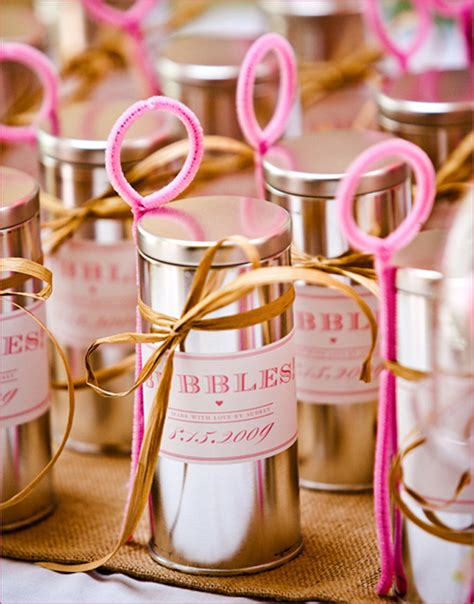Find unique & thoughtful gifts for her to make her day! Wedding South Africa: Gifts for Guests (1)
