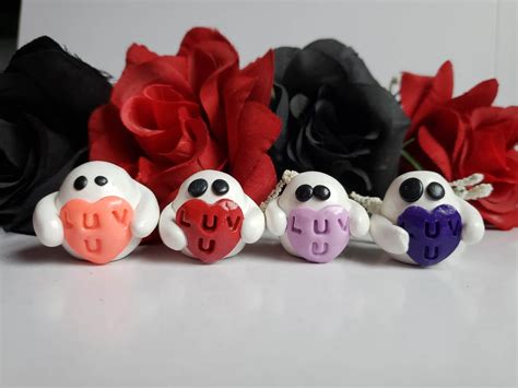 Romantic Valentines Day Ghosts Cute Ghost With Heart Romantic Spooky
