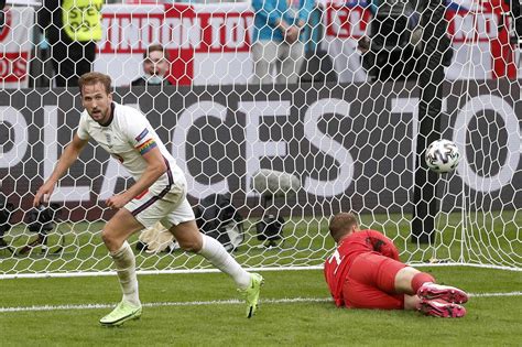 Érdekli önt a foci eb 2021 teljes menetrendje, hogy melyik ország melyik csoportban küzd meg ne maradjon le, adja hozzá google naptárához a foci eb tv műsorait így a telefonja jelezni fog az. Ez történt a foci-Eb keddi nyolcaddöntőiben | M4 Sport