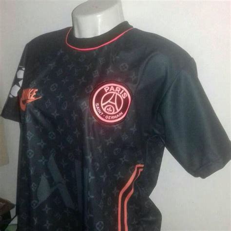 As onze camisas de time de futebol mais bonitas de 2021, ilustração de messi com a camisa do barcelona preta 2021. Camisa da holanda 2020 🥇 | Posot Class