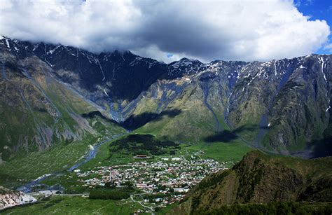 Georgia travel guide on its ancient cities of tbilisi, kakheti, vardzia and many others located on the crossroads of the east and the west. Stepantsminda - Wikipedia