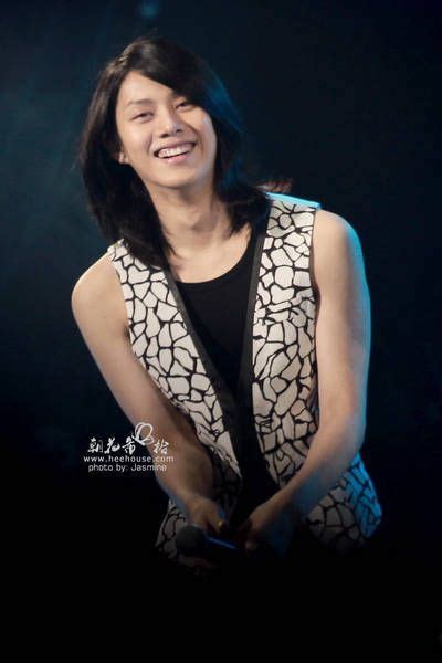 Having long hair is a dream of many. leeteuk long hair 2019 - Google Search | Kim heechul ...