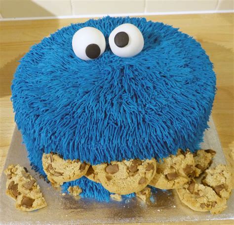 A Cookie Monster Cake With Eyes And Cookies