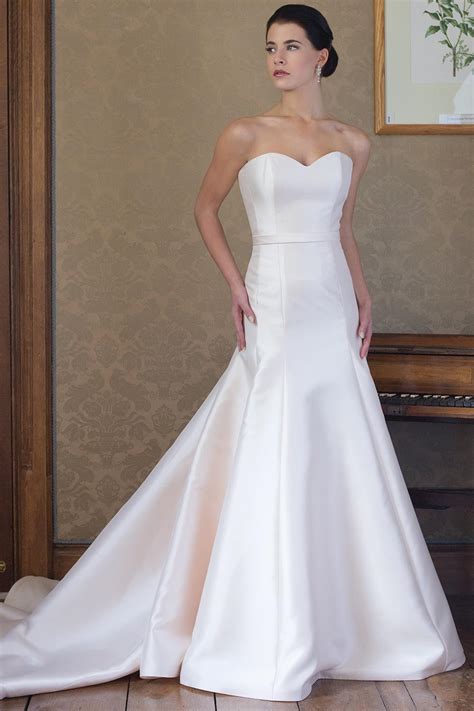 The perfectly simple shape and skirt is brought to life with a detailed lace overlay which we can't stop starring at. Simple Satin Sweetheart Neck Fit And Flare Wedding Dress ...