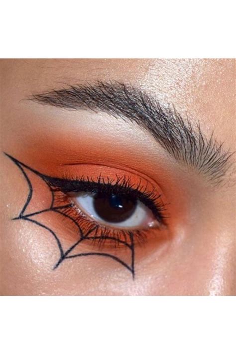 These Makeup Ideas Will Instantly Elevate A Basic Witch Costume Black