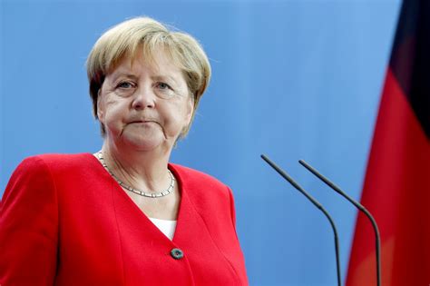 Я справлюсь», — читалось по губам ангелы меркель во время приступа дрожи на встрече с президентом финляндии. Angela Merkel's first coronavirus test result is negative ...