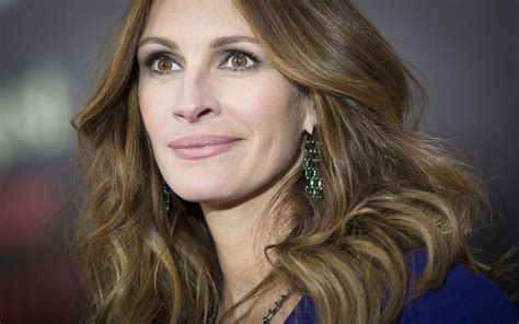 Julia Roberts Dazzles In Royal Blue Dress At August Osage County Ny