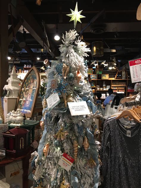 The chain said the decoration should have been noticed and corrected before it was ever displayed — and that it's been removed. Pin by Tommy Berg on Cracker Barrel Kissimmee/Celebration Disney | Cracker barrel, Holiday decor ...
