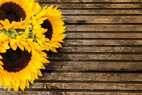 Floral and wood desktop wallpaper. Yellow Sunflower Bouquet on Wooden Rustic Background ...