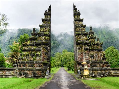 أفضل أماكن السياحة في إندونيسيا للشباب موضوع مسافر