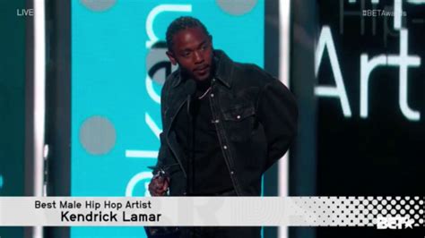 Kendrick Lamar Wins Best Male Hip Hop Artists At 2017 Bet