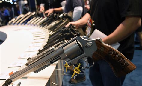 Kroger Walmart Dicks Join Forces To Raise Minimum Age For Gun Sales Observer