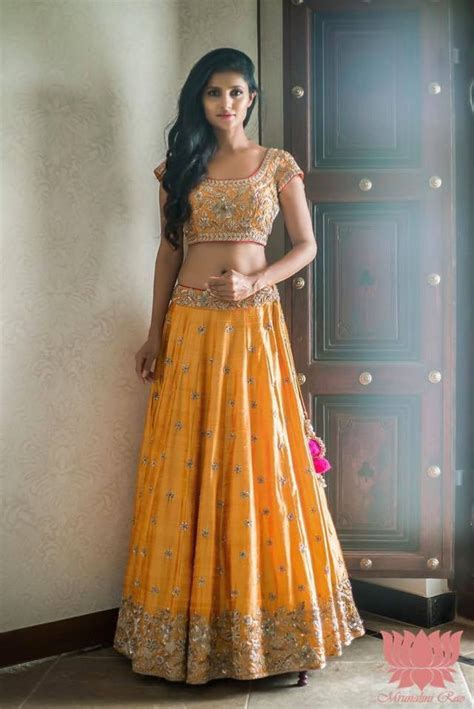 Pin By Amnah On Bridal And Casual Lehengas Indian Lehenga Lehenga Designs Mehendi Outfits