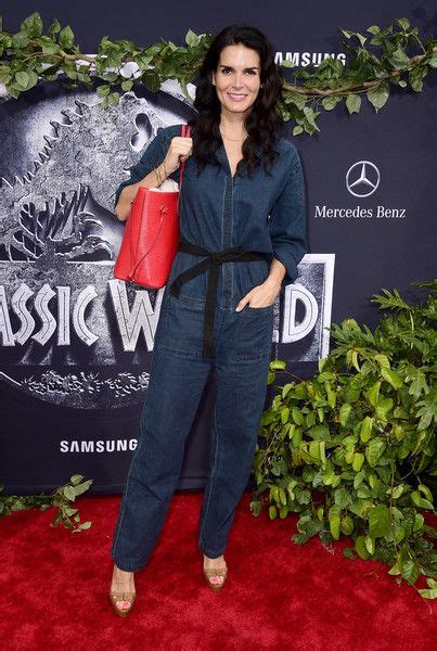 Angie Harmon Photos Photos Premiere Of Universal Pictures Jurassic