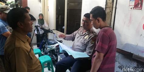 Meremehkan rumah setinggan dan pprt, masih ingatkah anda dengan filem setinggan ini, van setinggan viral, lagu filem setinggan, syifa melvin hlna penduduk setinggan dan pprt, kota setinggan kowloon, viral malaysia panas syifa melvin hina rakyat miskin rumah setinggan, impian gadis. PAKAI ROLLS ROYCE DAN TINGGAL DI RUMAH SETINGGAN - SI KAYA ...