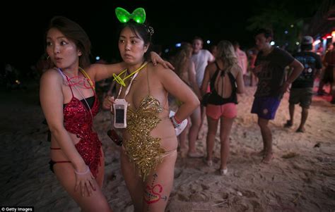 Thailands Monthly Full Moon Party Passes Off In Customary Hedonistic