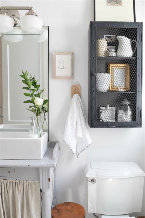 Small Bathrooms With Storage Tips And Tricks Decoomo