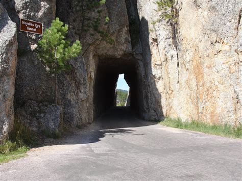 Visiting Needles Eye Tunnel In Custer State Park Sd Parks And Trips