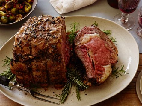 Christmas dinner can be the most stressful meal of the whole year but it really doesn't need to be. Christmas Dinner Ideas - Cathy