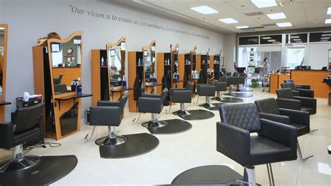 How To Select The Right Beauty Salon For Women Changing Room